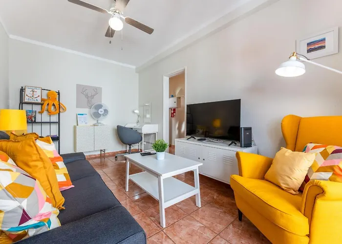 Comfy Flat W/ Rooftop Beach View By Lovelystay