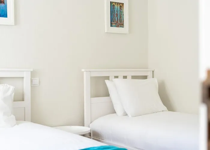 Comfy Flat W/ Rooftop Beach View By Lovelystay