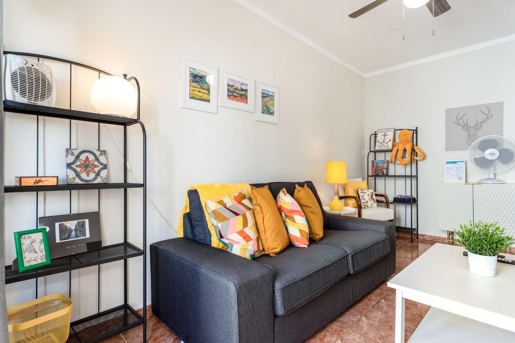 Apartment Comfy Flat W/ Rooftop View By Lovelystay *