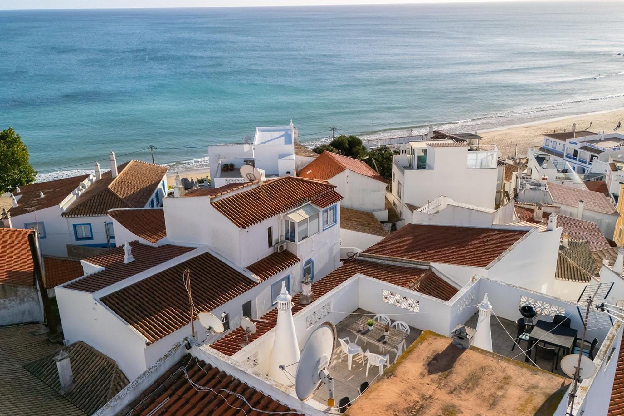 Comfy Flat W/ Rooftop View By Lovelystay Apartment Burgau