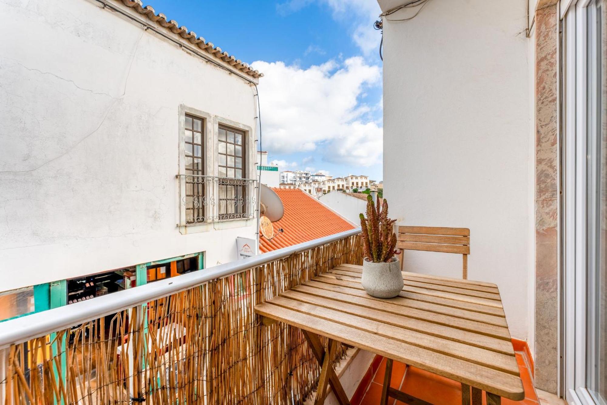 Apartamento Comfy Flat W/ Rooftop View By Lovelystay Burgau