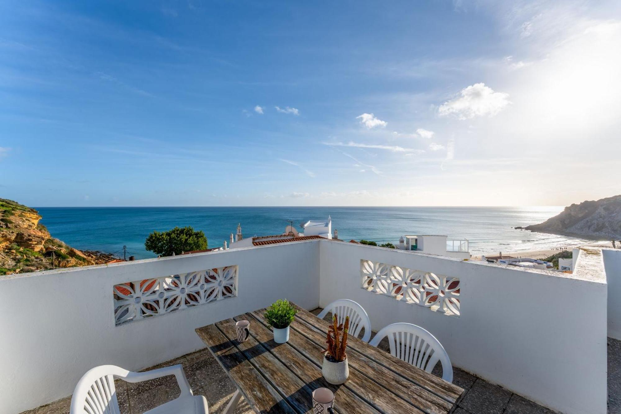 Comfy Flat W/ Rooftop View By Lovelystay Apartamento Burgau